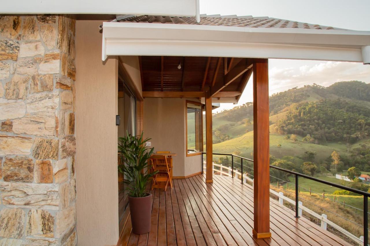 Chale Pedra Madeira Guest house Sao Bento do Sapucai